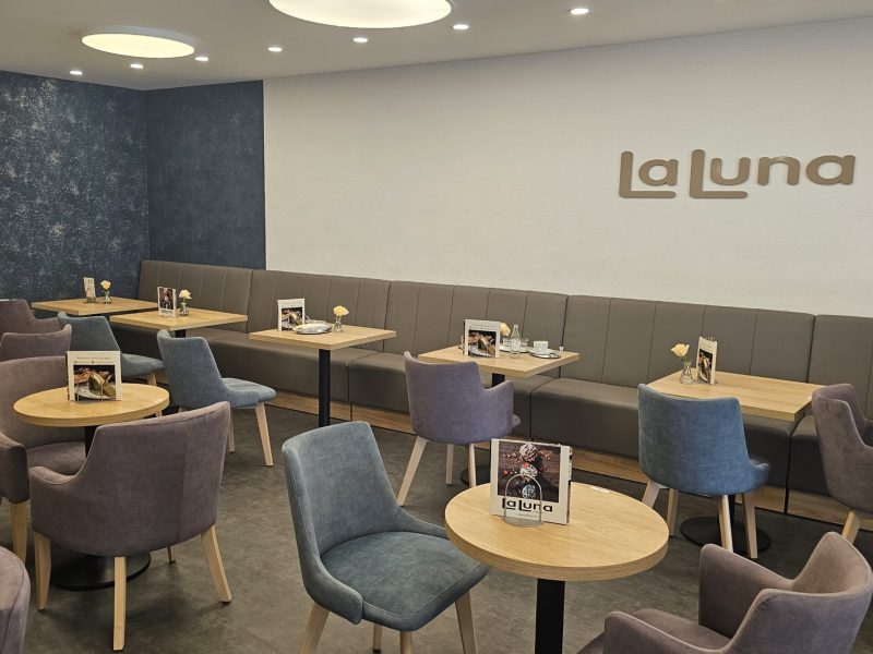 Shopfitting gelateria la luna 4.jpg